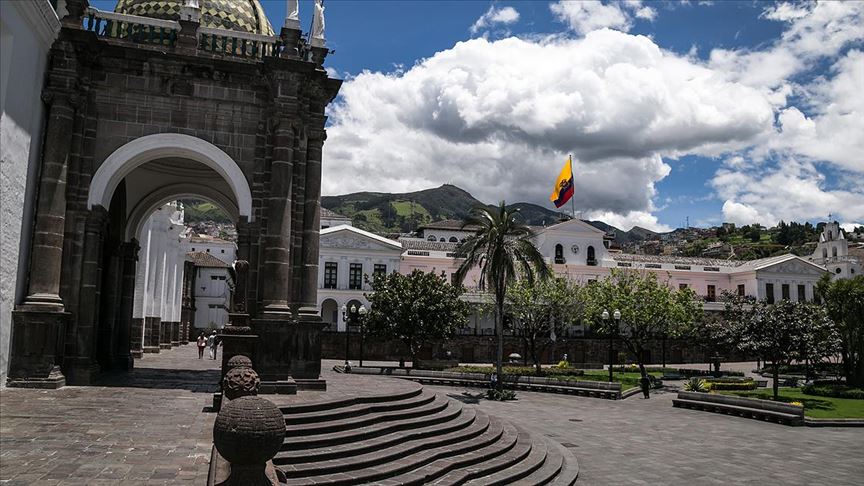 Eski Ekvador Devlet Başkanı Bucaram gözaltına alındı