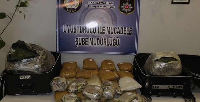 Eski emniyet amiri uyuşturucuyla yakalandı!