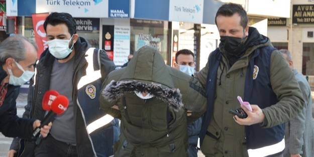 Eski eşi tarafından öldürülmekten silahın tutukluk yapmasıyla kurtuldu