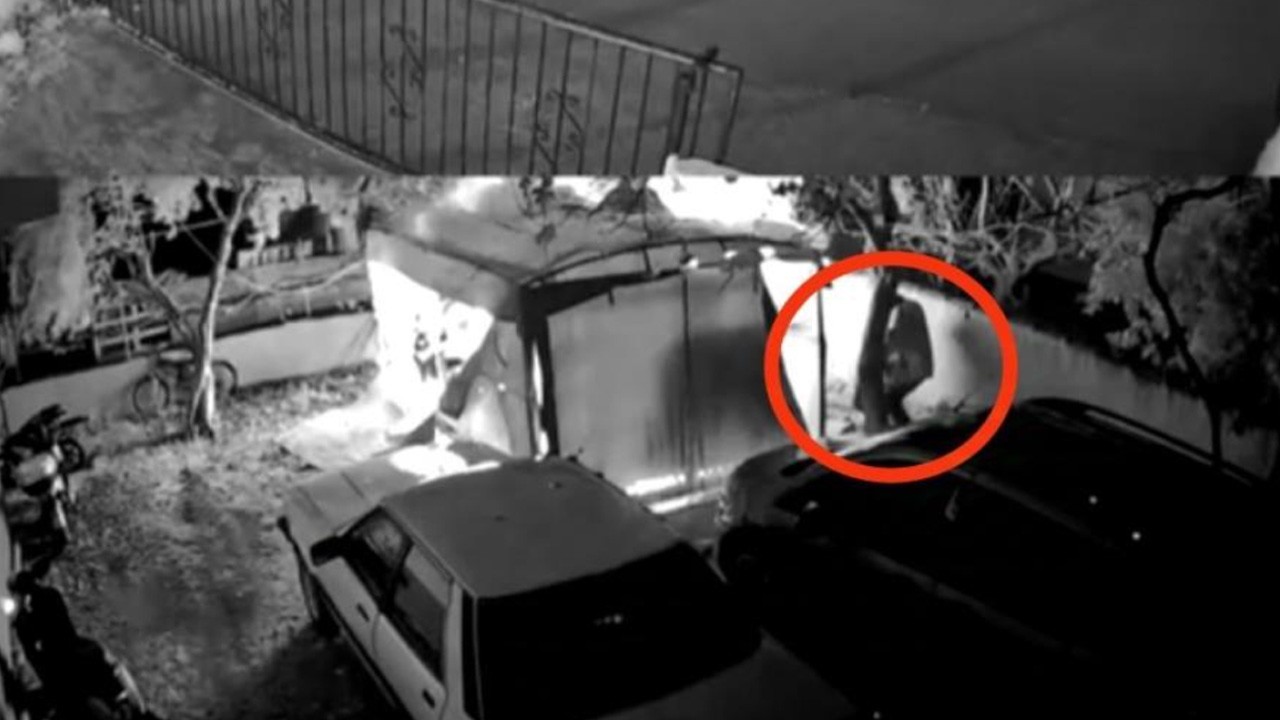 Eski eşinin otomobilini ateşe verdi! Polisten kaçamadı