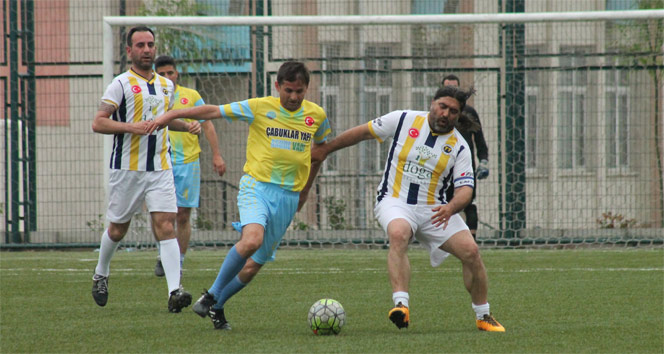 Eski Fenerbahçeli, gençlere taş çıkartıyor