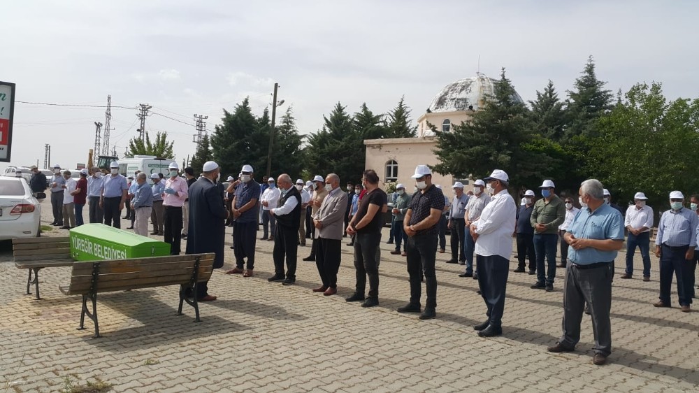 Eski il milli eğitim müdürü son yolculuğuna uğurlandı 