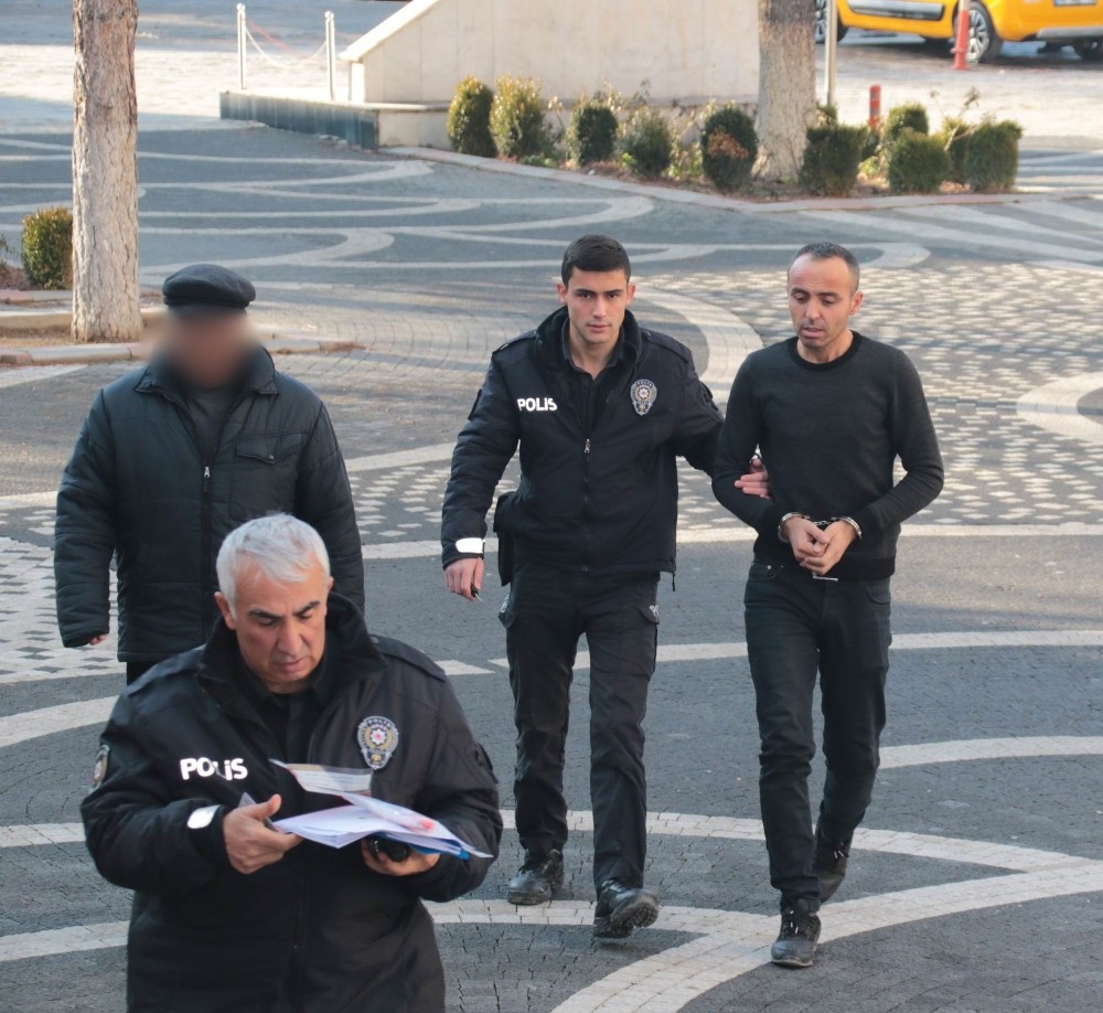 Eski karısını bıçaklayan şahıs tutuklandı 