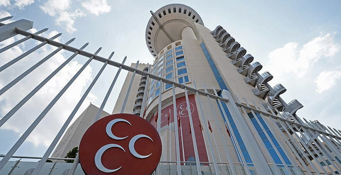 Eski MHP vekili Servet Sazak'tan MHP yönetimine kurultay çağrısı