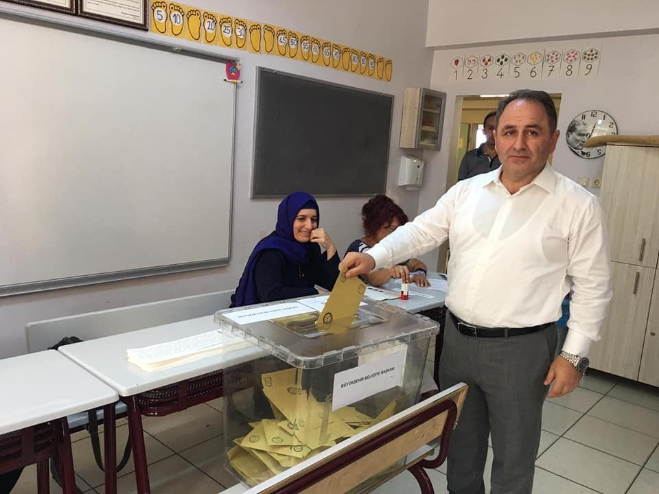 Eski milletvekili ve işadamı Demir, oyunu kullandı 