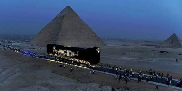 Eski Mısır firavunu Keops’un gemisi böyle taşındı