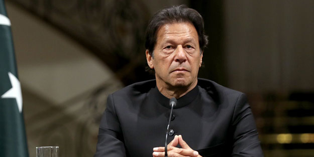 Eski Pakistan Başbakanı Han'dan gövde gösterisi