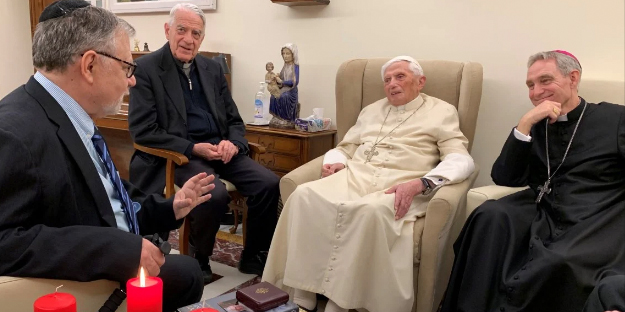 Eski Papa Benedict için peş peşe çağrı!