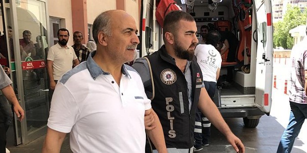 Eski rektör FETÖ'den tutuklandı