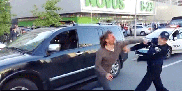 Eski şampiyon 7 polisi perişan etti!