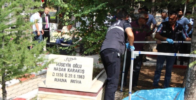 Eski sendikacı, babasının mezarı başında intihar etti