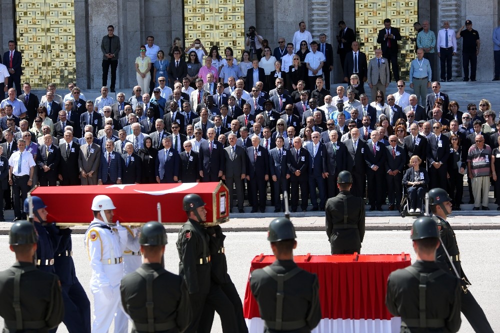 Eski TBMM Başkanı Bozbeyli için TBMM’de tören düzenlendi 