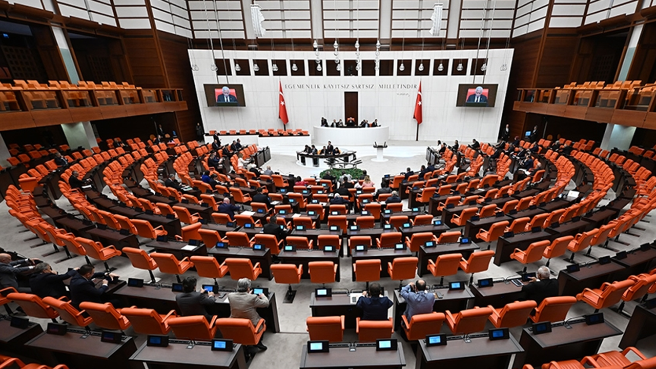 Eski TBMM Başkanı: 'Laiklik anayasada yer almamalı'