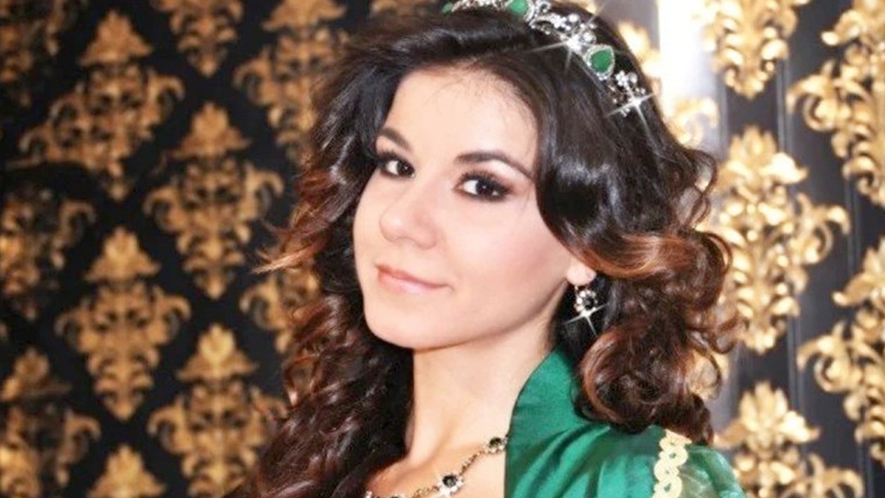 Eski Türkiye güzeli, Banu Öztürk Cumhurbaşkanı Erdoğan'a hakaretten gözaltına alındı