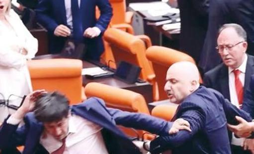 Eski Ulaştırma Bakanı Adil Karaismailoğlu, DEM’li Ali Bozan’a tekme tokat girişmişti! Ahmet Hakan'dan olayla ilgili bomba yorum geldi