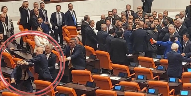 Eski Ulaştırma Bakanı Adil Karaismailoğlu’ndan, Genel Kurul'da AKP'ye "Hırsız" diyen DEM Partili Ali Bozan'a Osmanlı tokadı