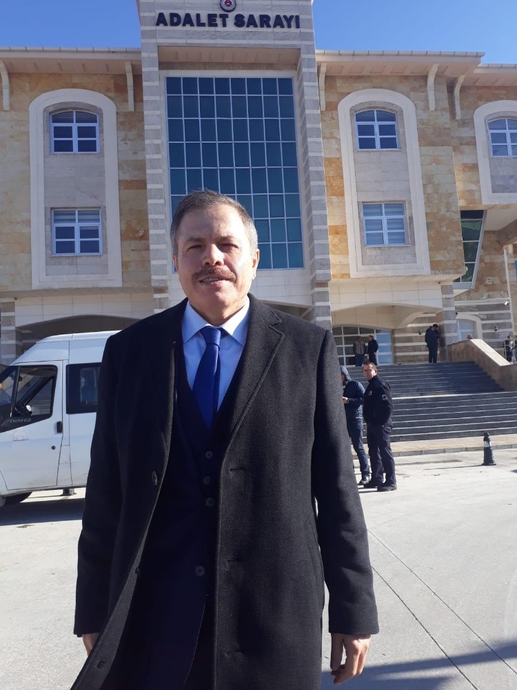 Eski Uşak Üniversitesi Rektörü Sait Çelik, FETÖ davasında beraat etti 