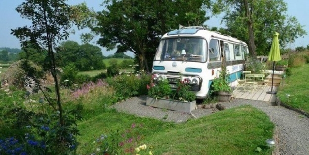 Eski yolcu otobüsünü eve dönüştürdü