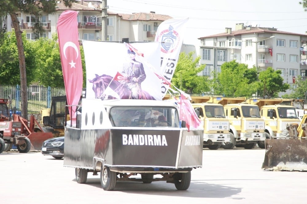 Eski zabıta arabası Bandırma Vapuruna dönüştürüldü, şehir turu attı 