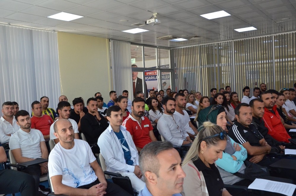 Eskici, antrenör ve sportif eğitim uzmanlarıyla buluştu 