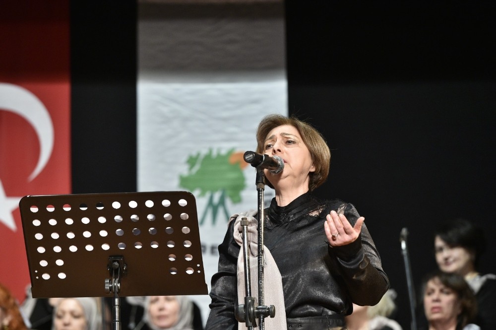 Eskimeyen şarkılarla geçmişe yolculuk yaptılar 