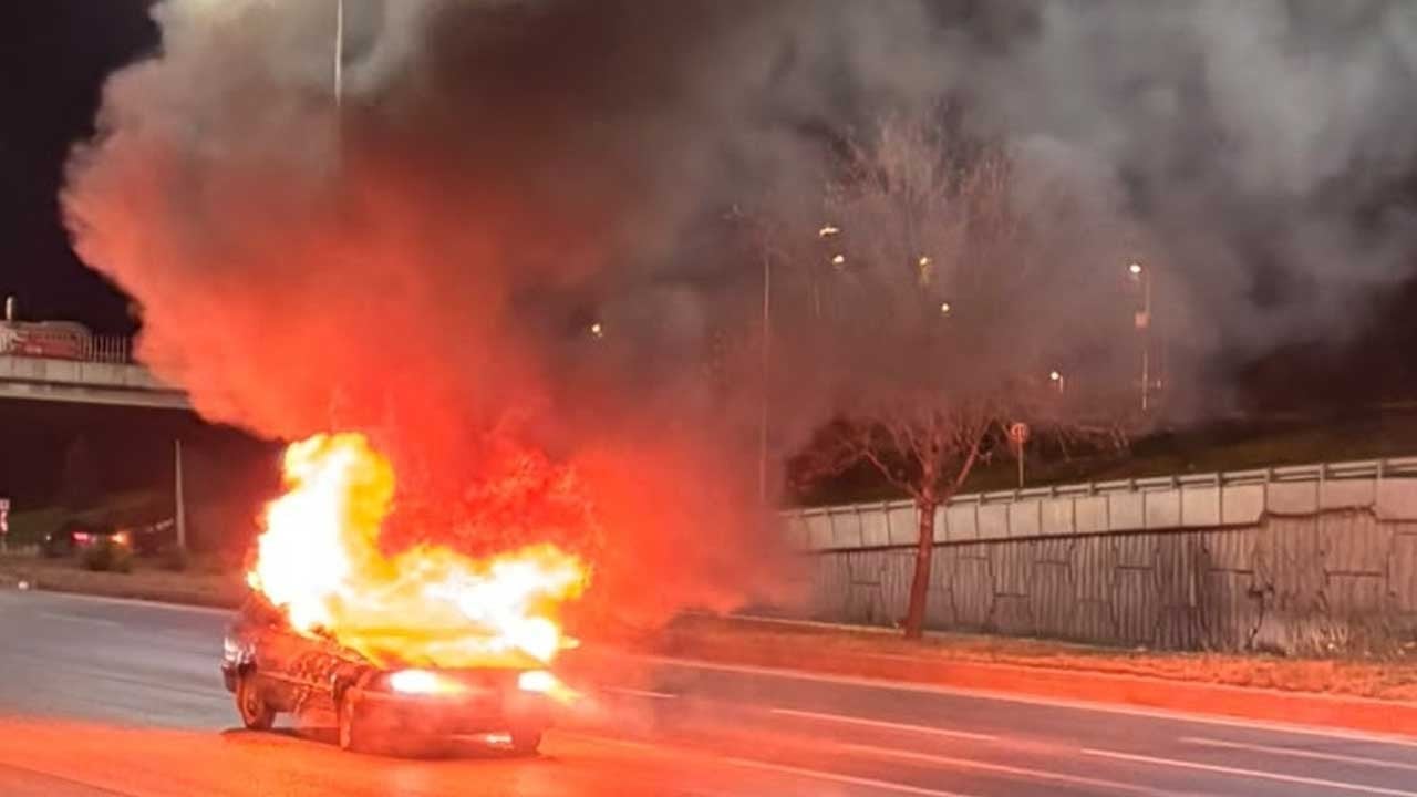 Eskişehir-Ankara yolunda otomobil alev topuna döndü: Sürücü yaralandı