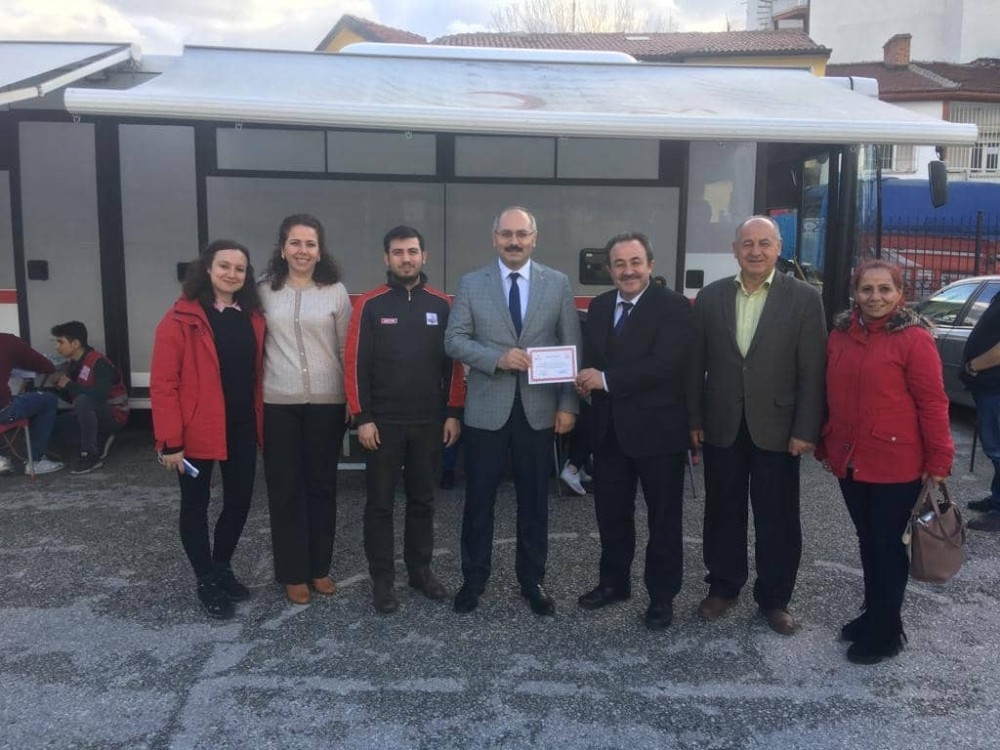 Eskişehir Atatürk Lisesi’nden örnek kan bağışı kampanyası 