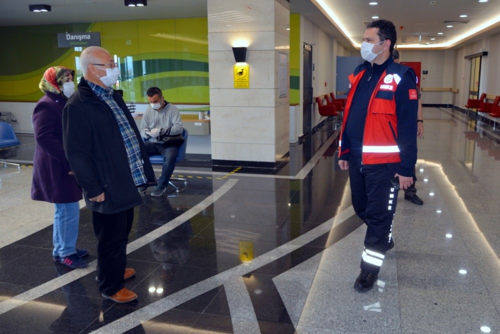Eskişehir İl Sağlık Müdürü Prof. Dr. Uğur Bilge hastaneleri ziyaret etti 