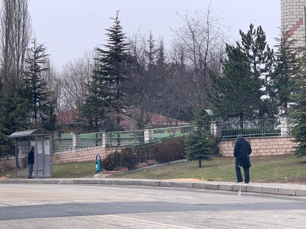 Eskişehir kent merkezinde kar yağışı başladı 