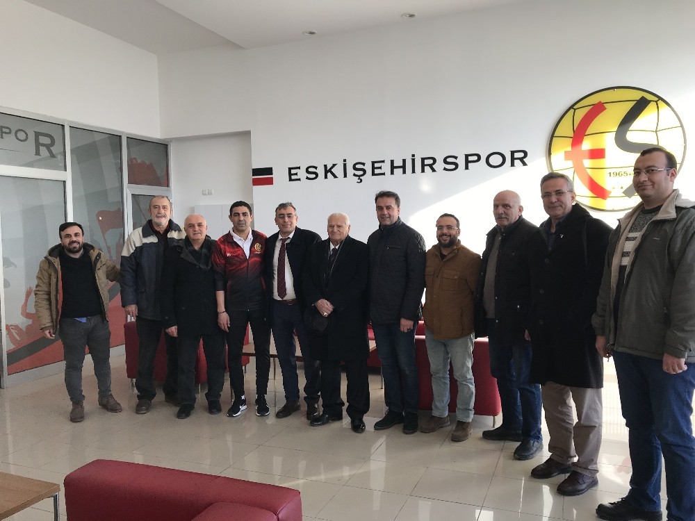 Eskişehir Siirtliler Vakfı’ndan Teknik Direktör Özer’e ziyaret 