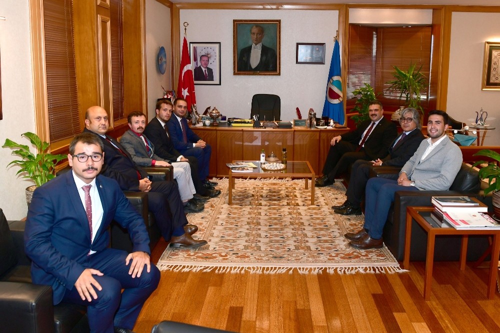 Eskişehir Ülkü Ocakları’ndan Rektör Çomaklı’ya ziyaret 