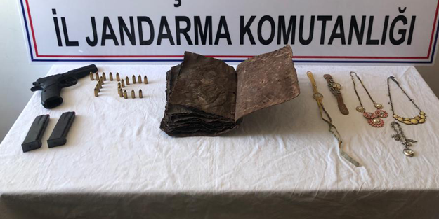 Eskişehir'de 1000 yıllık İncil ele geçirildi!