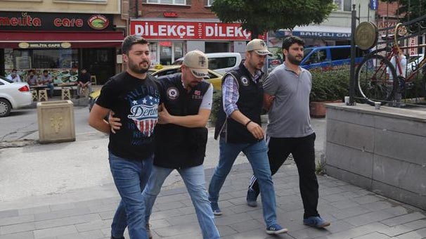 Eskişehir'de 8 FETÖ şüphelisi enselendi