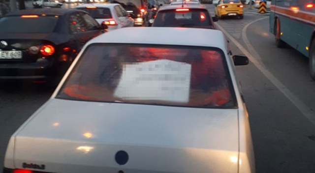 Eskişehir’de arabasının camına yapıştırdığı yazıyı görenler şaştı kaldı