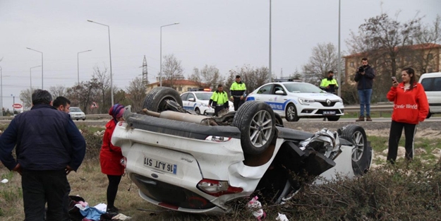 Eskişehir'de araç şarampole savruldu! İçinde bebek de vardı
