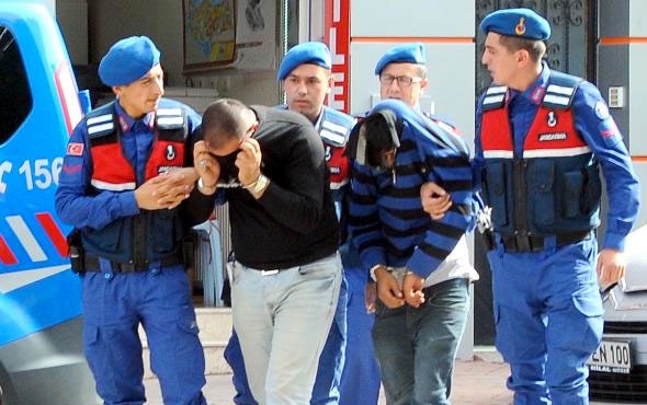 Eskişehir'de araçlarından çıkmayan kalmadı! Av tüfeği kilolarca esrar...