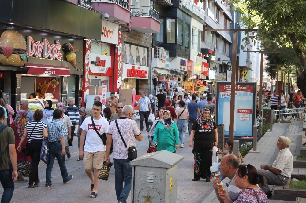 Eskişehir’de Arefe Günü alışveriş yoğunluğu 