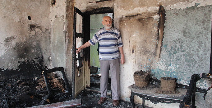 Eskişehir’de arıları uzaklaştırmak isterken evi yaktı