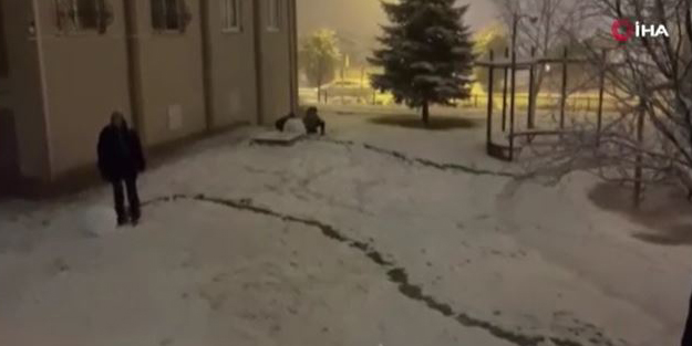 Eskişehir’de beklenen kar yağışı başladı