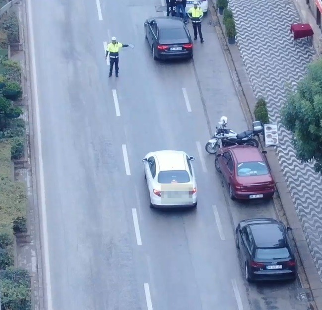 Eskişehir’de dronlu trafik denetiminde ilginç görüntüler 