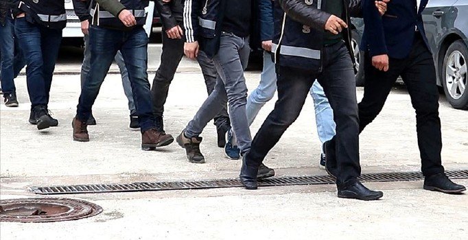 Eskişehir'de FETÖ operasyonu: 4 muvazzaf astsubay enselendi