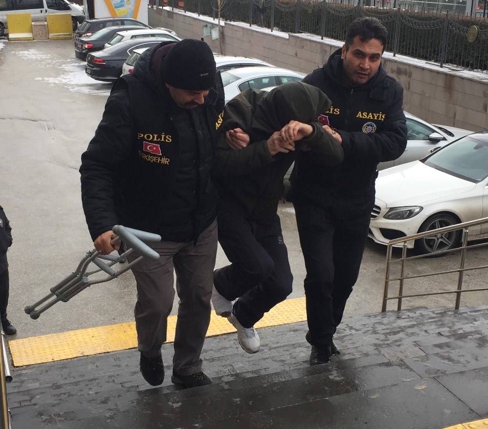 Eskişehir’de fuhuş operasyonu: 8 gözaltı 