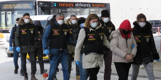 Eskişehir'de fuhuş operasyonu! Fuhuş yapan ve yaptıran 10 kişi gözaltına alındı