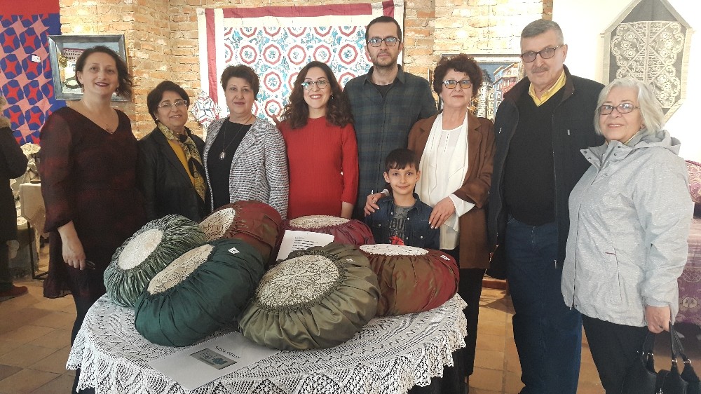 Eskişehir’de ‘Geçmişten geleceğe el emeği köprüsü’ sergisi, canlı müzik eşliğinde sergilendi 