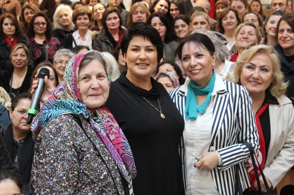 Eskişehir’de İclal Aydın’a yoğun ilgi 
