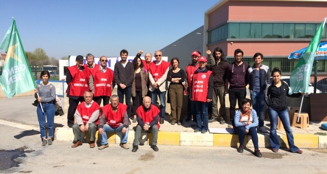 Eskişehir'de işten atılan işçiler işe dönmek için eylemde
