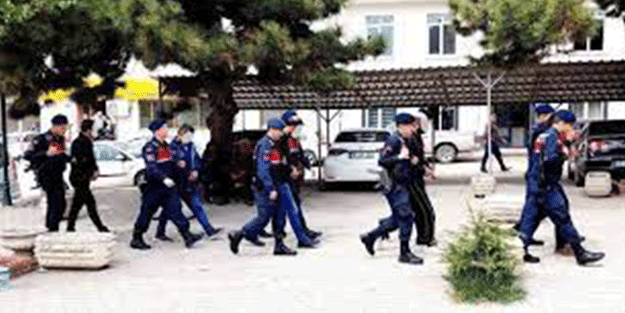 Eskişehir'de izinsiz kazı yapan 5 kişi, 14 metre derinlikteki tünelde yakalandı