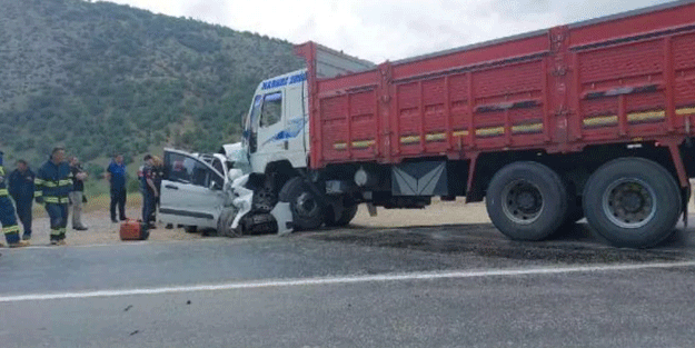 Eskişehir'de kamyon, kamyonete çarptı
