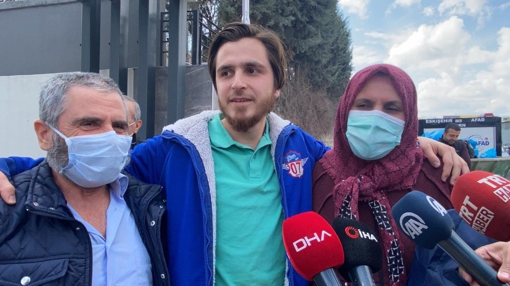 Eskişehir’de karantina süresi biten umreciler evlerine dönüyor 