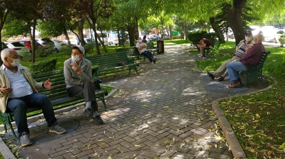 Eskişehir’de kısıtlama bitti caddeler doldu 